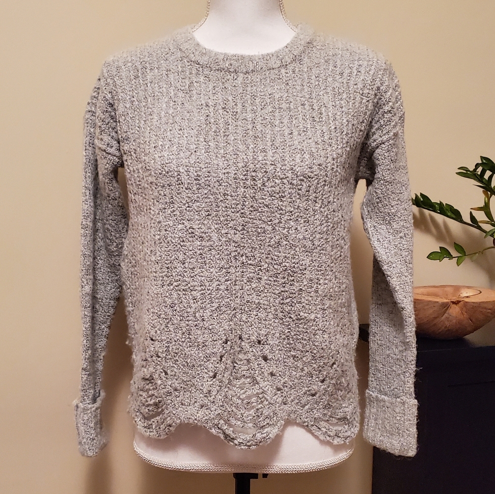 Pullover sweater